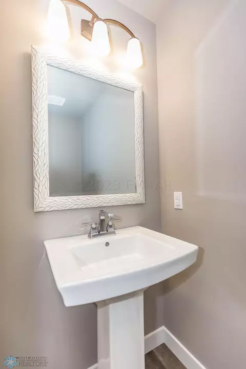 422 Reese Way, Mapleton, ND 58059 photo 4