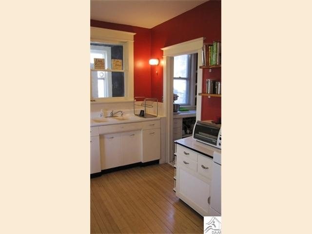 1005 E 10th St, Duluth, MN 55805 photo 3
