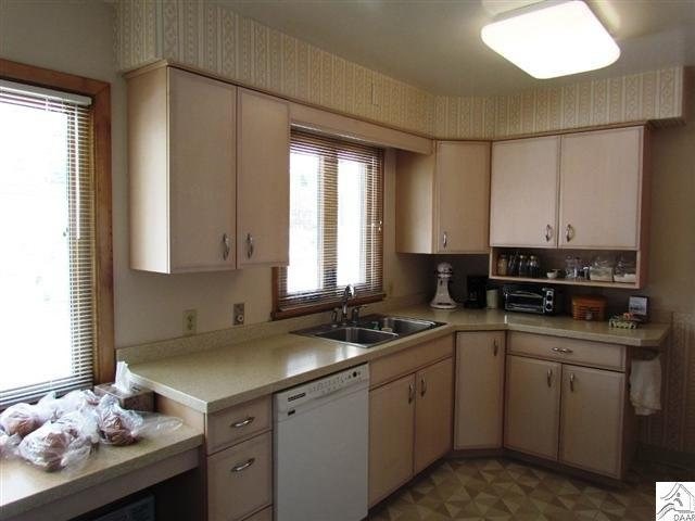 906 Anderson Rd, Duluth, MN 55811 photo 5