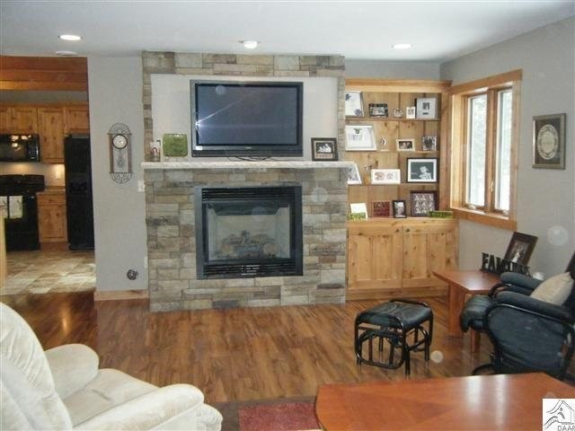 627 Crystal Dr, Duluth, MN 55811 photo 4
