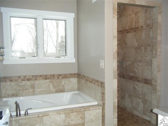 627 Crystal Dr, Duluth, MN 55811 photo 8