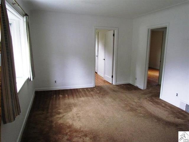 556 Park St, Duluth, MN 55803 photo 2