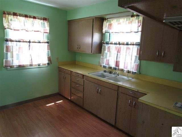 1031 E 8th St, Duluth, MN 55812 photo 4
