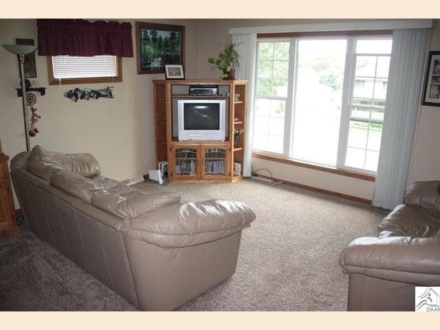 323 Leicester Ave, Duluth, MN 55803 photo 3