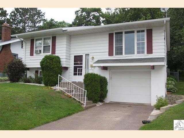 323 Leicester Ave, Duluth, MN 55803 photo 2