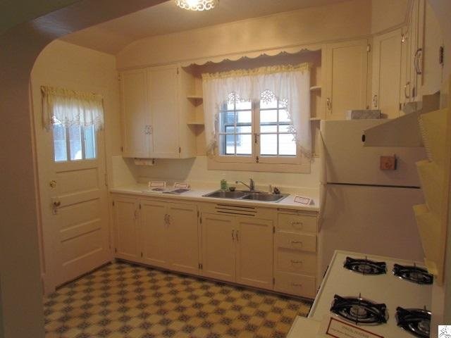 4025 W 5th St, Duluth, MN 55807 photo 2