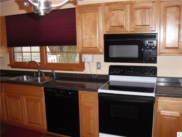 136 5th St, Duluth, MN 55810 photo 3