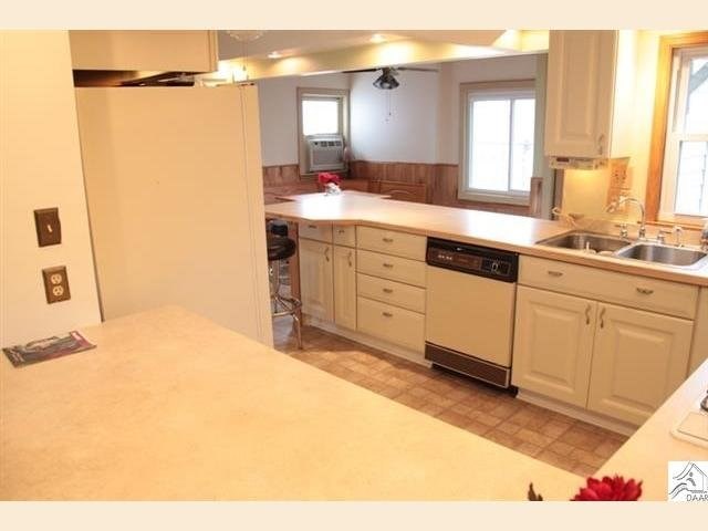 1121 E 10th St, Duluth, MN 55805 photo 3