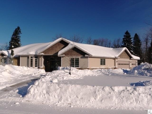 709 Creekside Cr, Duluth, MN 55811 photo 1