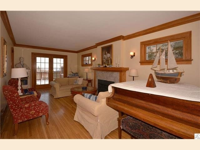 2126 Lakeview Dr, Duluth, MN 55803 photo 2