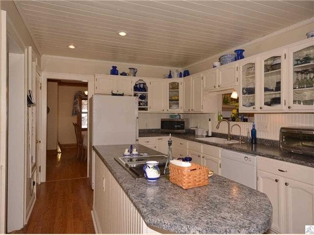 2126 Lakeview Dr, Duluth, MN 55803 photo 10