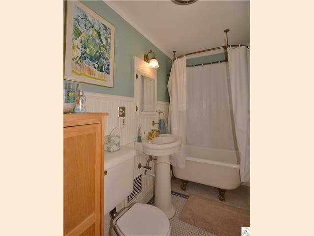2126 Lakeview Dr, Duluth, MN 55803 photo 14