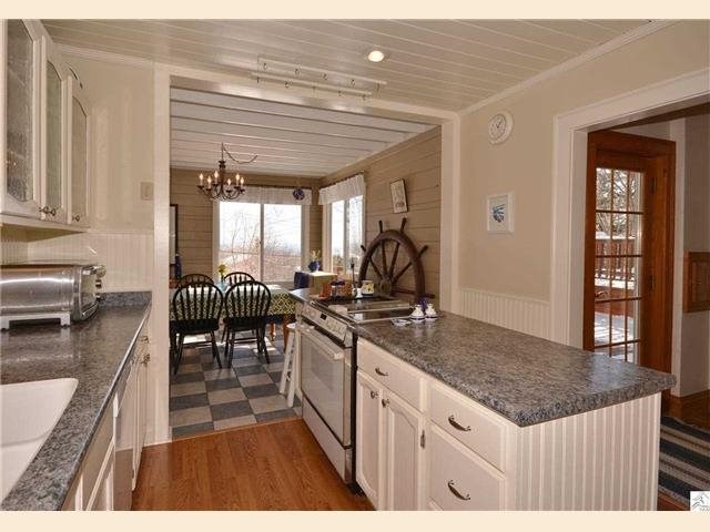 2126 Lakeview Dr, Duluth, MN 55803 photo 9