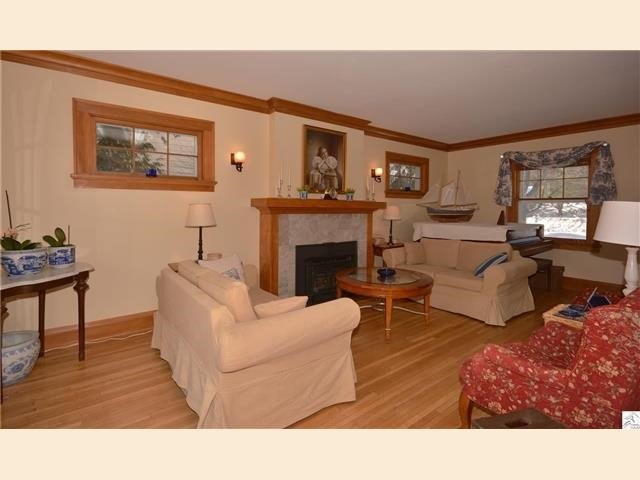 2126 Lakeview Dr, Duluth, MN 55803 photo 3