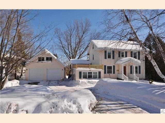 2126 Lakeview Dr, Duluth, MN 55803 photo 1