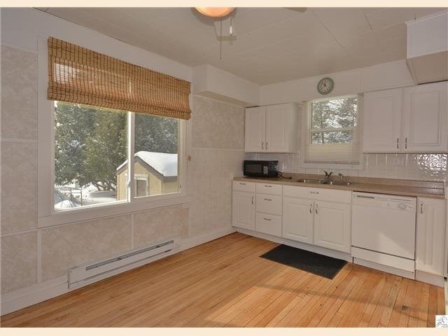402 6th St, Duluth, MN 55810 photo 2