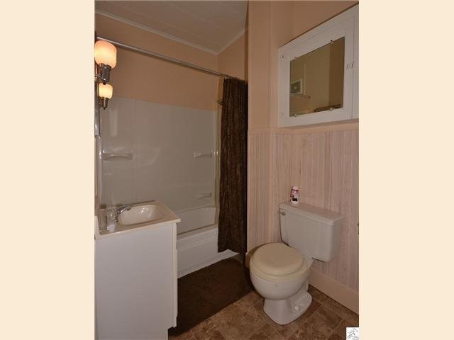 402 6th St, Duluth, MN 55810 photo 10
