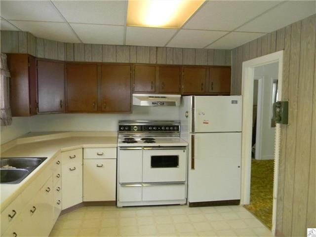 1320 Eklund Ave, Duluth, MN 55811 photo 2