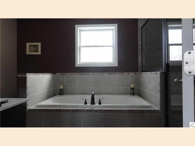 520 Crystal Dr, Duluth, MN 55811 photo 5