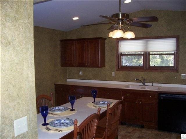 3023 E 1st St, Duluth, MN 55812 photo 2