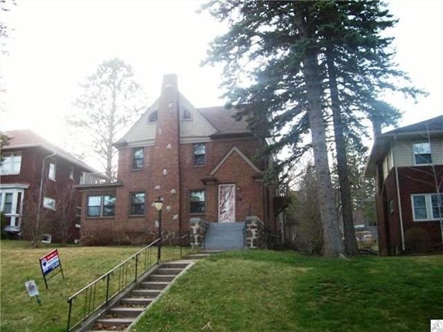 3023 E 1st St, Duluth, MN 55812 photo 1