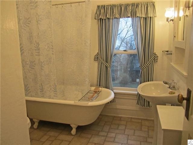 1311 E 8th St, Duluth, MN 55805 photo 8