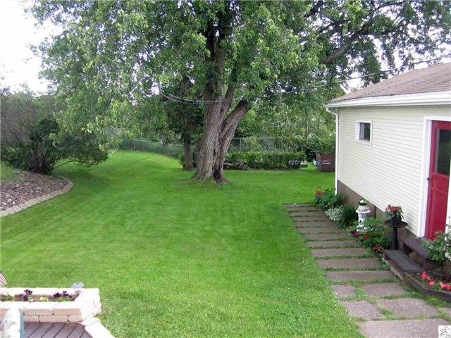 2226 W 24th St, Duluth, MN 55811 photo 3