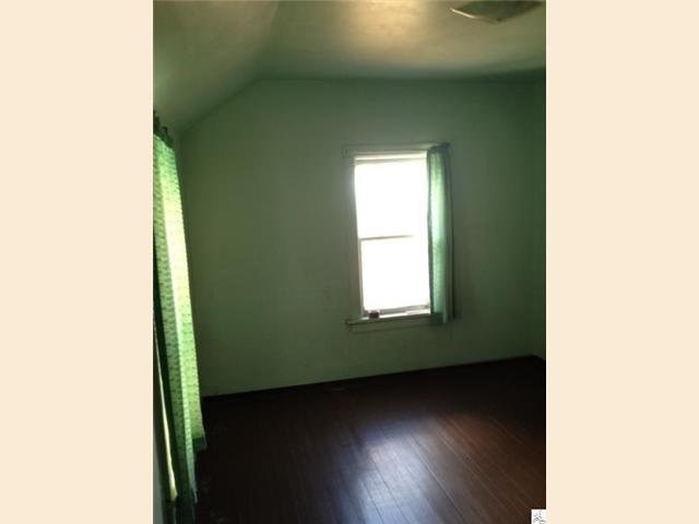 318 E 9th St, Duluth, MN 55805 photo 2