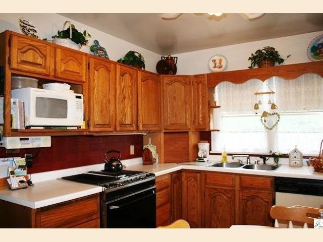 1332 E 9th St, Duluth, MN 55805 photo 2