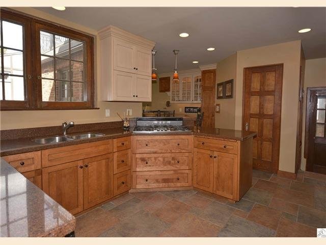 2425 E 3rd St, Duluth, MN 55812 photo 4