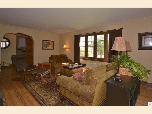 2425 E 3rd St, Duluth, MN 55812 photo 2