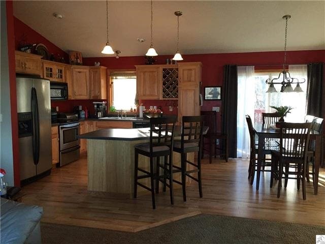 425 Clark Ct, Duluth, MN 55811 photo 2