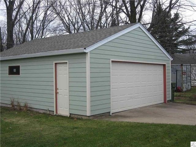 122 E 31st St, Hibbing, MN 55746 photo 3