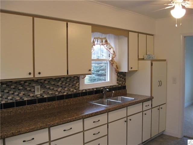 122 E 31st St, Hibbing, MN 55746 photo 9