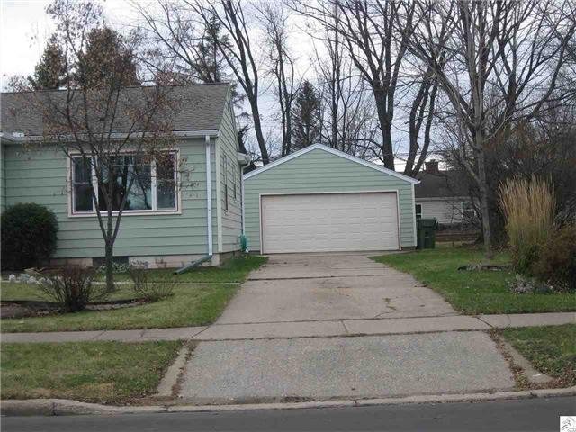 122 E 31st St, Hibbing, MN 55746 photo 2