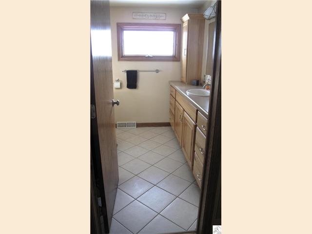913 E Skyline Pkwy, Duluth, MN 55805 photo 13