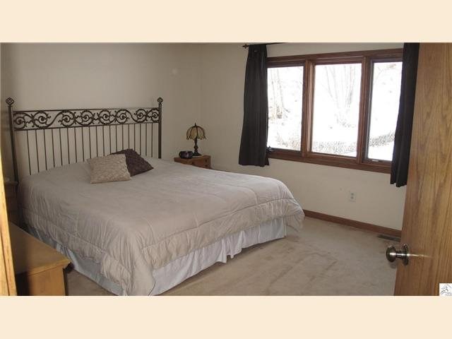 913 E Skyline Pkwy, Duluth, MN 55805 photo 10