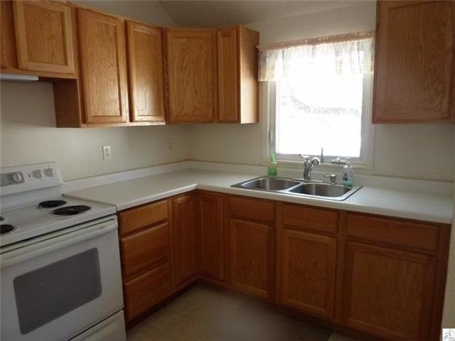 323 W Faribault St, Duluth, MN 55803 photo 3