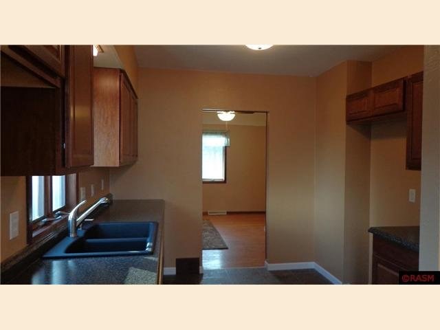 606 Kendall St, Marshall, MN 56258 photo 6