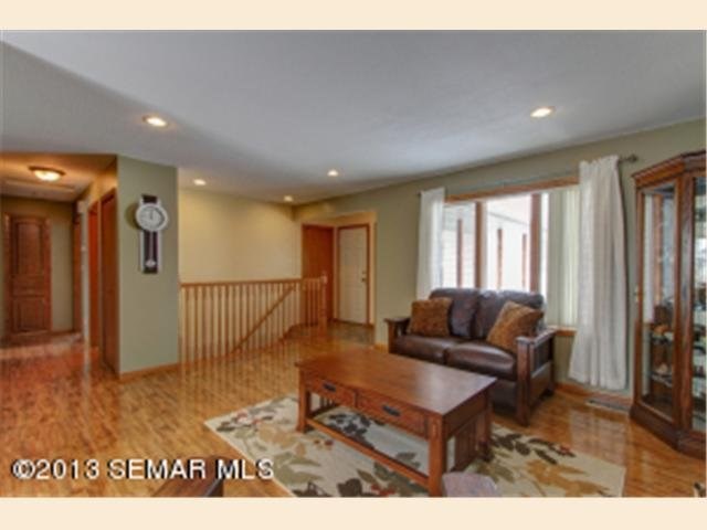 725 4th Ave SW, Plainview, MN 55964 photo 5