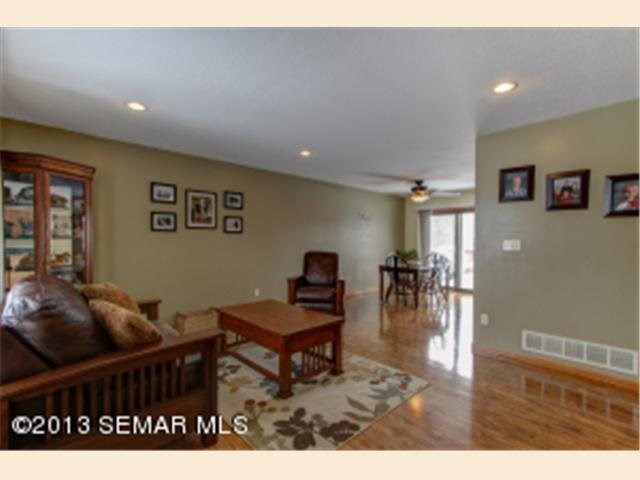 725 4th Ave SW, Plainview, MN 55964 photo 3