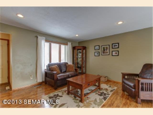725 4th Ave SW, Plainview, MN 55964 photo 4