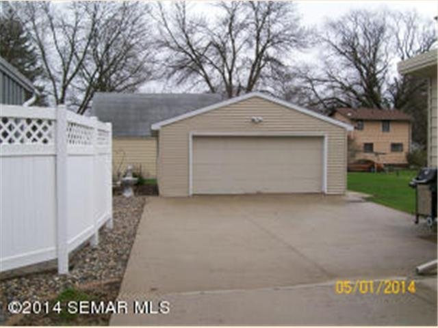 910 Stanley Ave, Albert Lea, MN 56007 photo 2