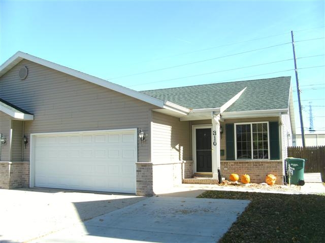 310 Parallel St, Beaver Dam, WI 53916 photo 1