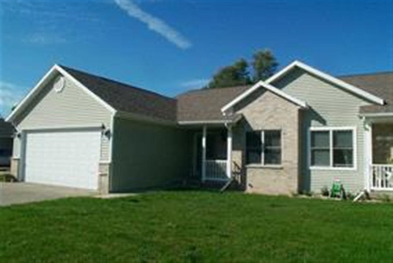 242 E John St, Poynette, WI 53955 photo 1