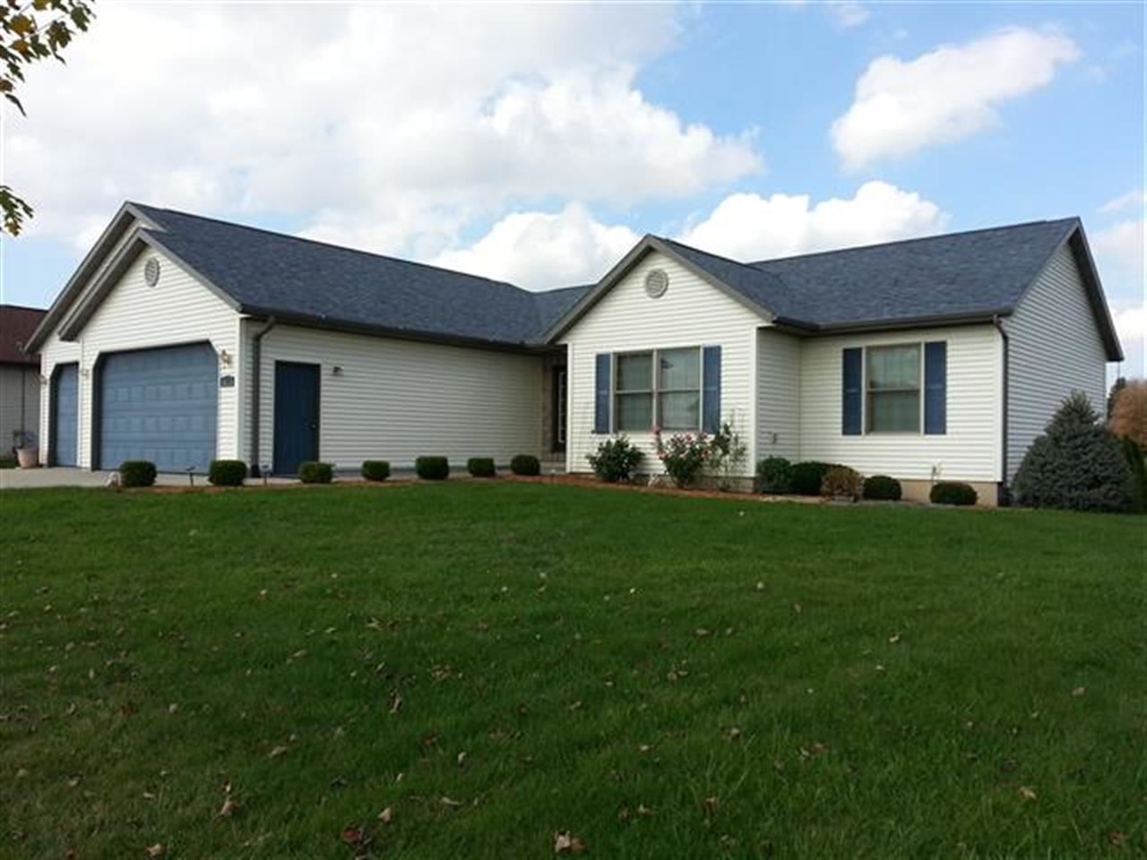 717 Eberlein Dr, Mauston, WI 53948 photo 1