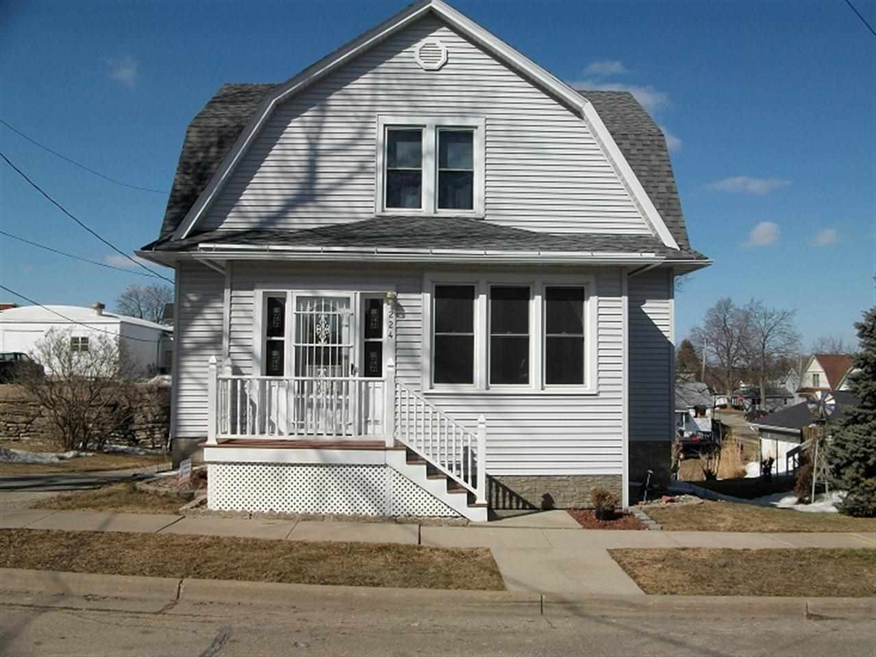 224 E Cherry St, Lancaster, WI 53813 photo 1