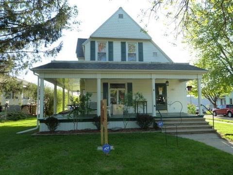 407 Center St, Wonewoc, WI 53968 photo 1