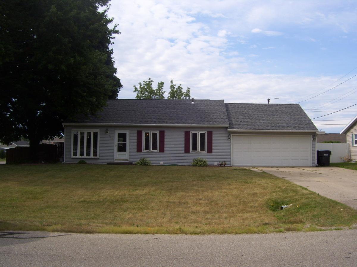 668 Columbine Dr, Beloit, WI 53511 photo 1