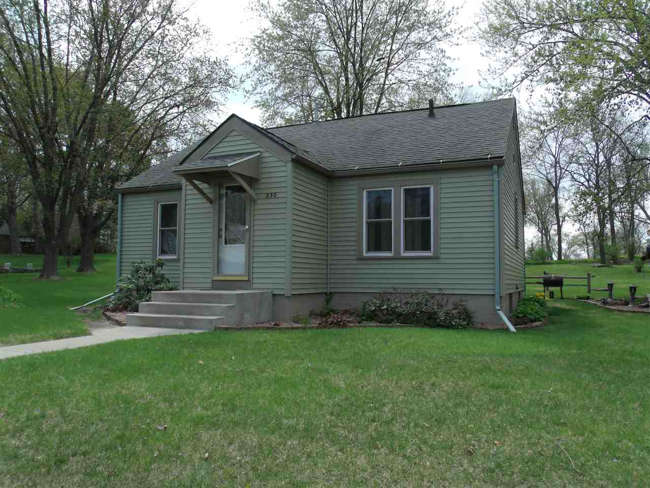 230 E Park St, Montello, WI 53949 photo 1